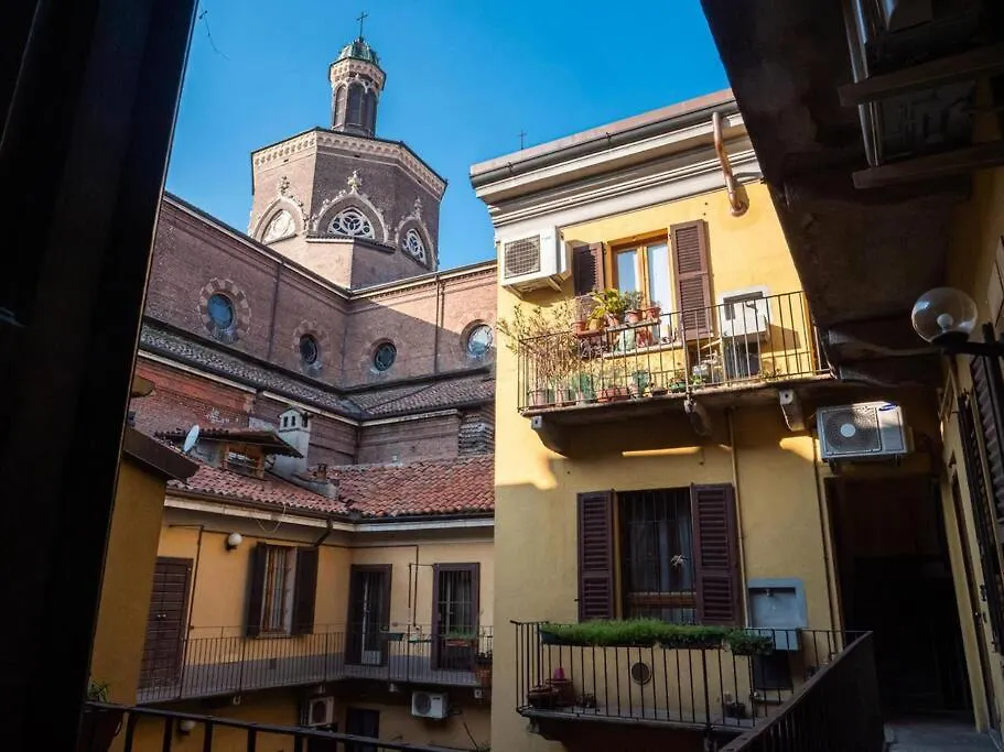 Apartment Romantic Flat On Navigli River By Easylife Milan