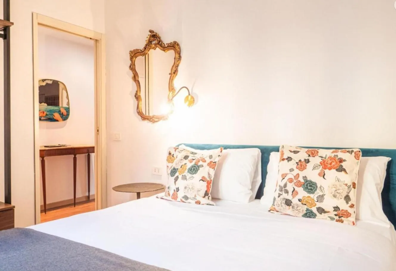 Romantic Flat On Navigli River By Easylife Milan